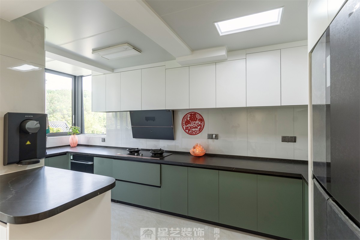 德澤苑220平現代簡約廚房裝修完工實景圖